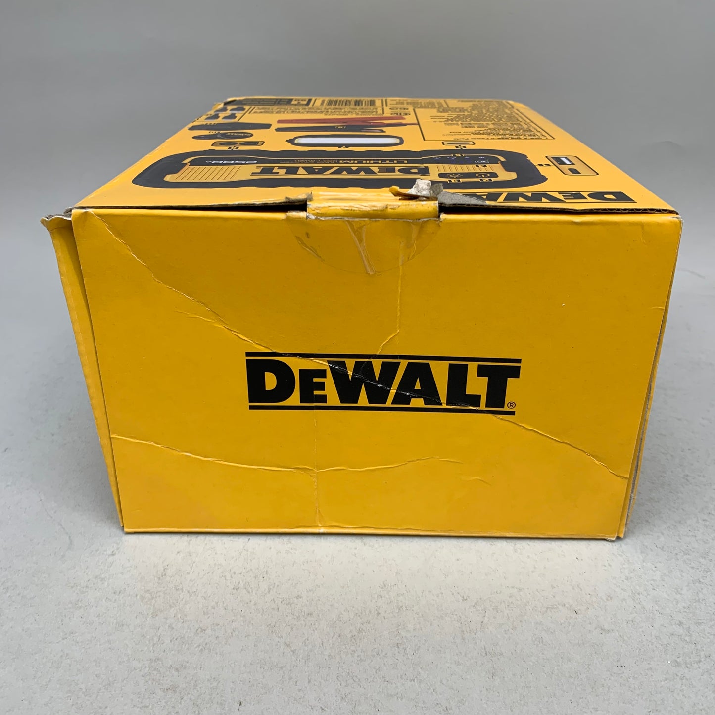 DeWalt DXAELJ25 2500 AMP Lithium Jump Starter with USB Power Bank