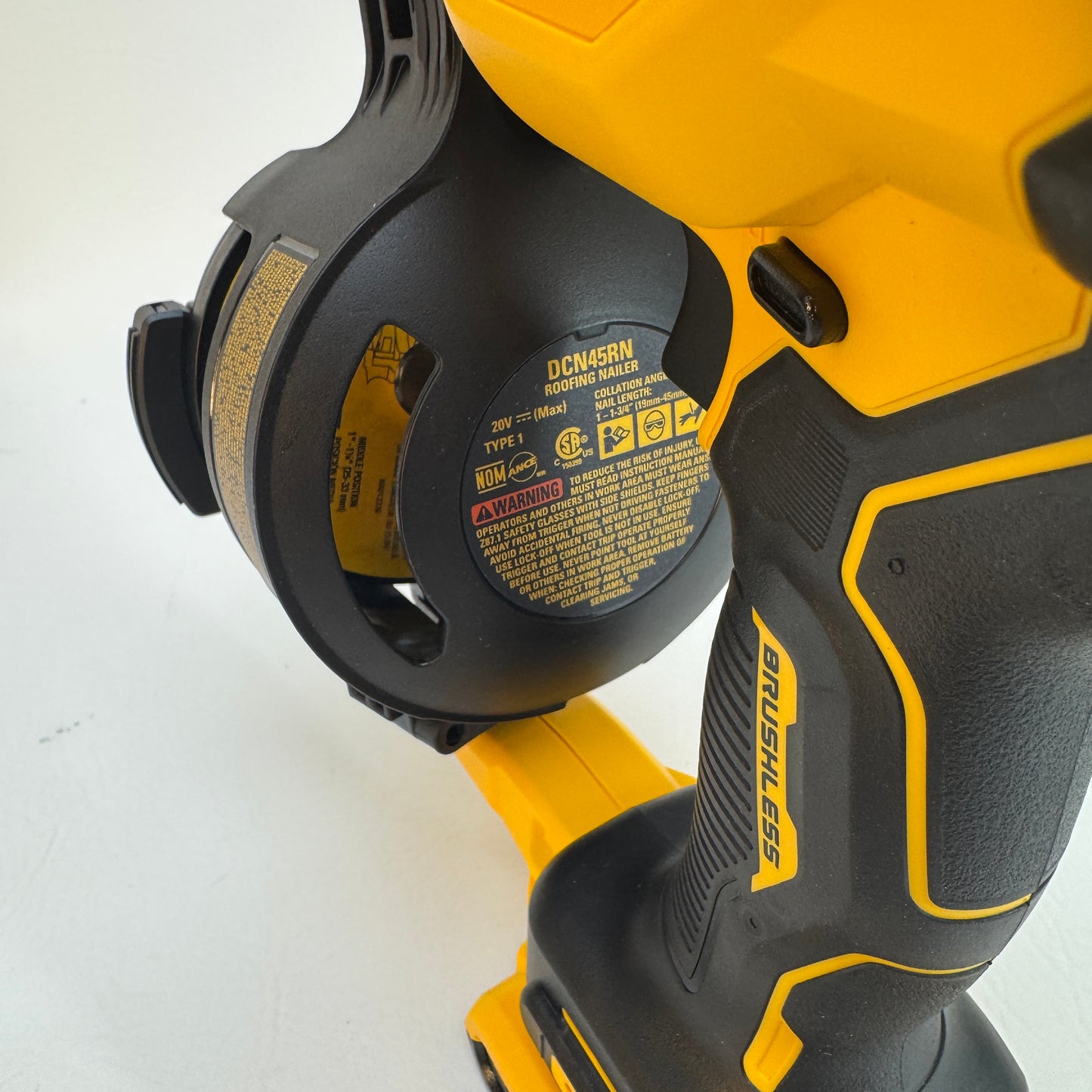 DeWalt DCN45RND1 20V MAX 15 Coil Roofer Nailer Kit