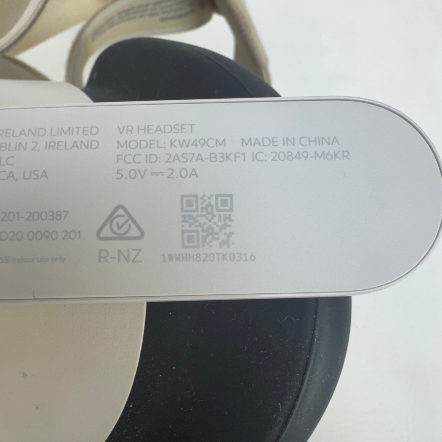Meta Quest 2 64GB Standalone All-in-One VR Headset KW49CM