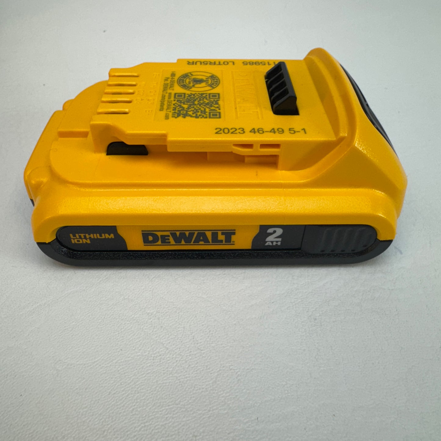 DeWalt DCN45RND1 20V MAX 15 Coil Roofer Nailer Kit