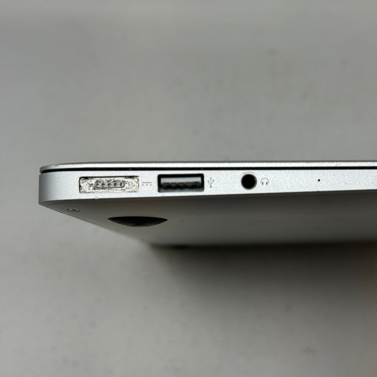 2017 Apple MacBook Air 13.3" i5 1.8GHz 4GB RAM 128GB SSD Silver A1466