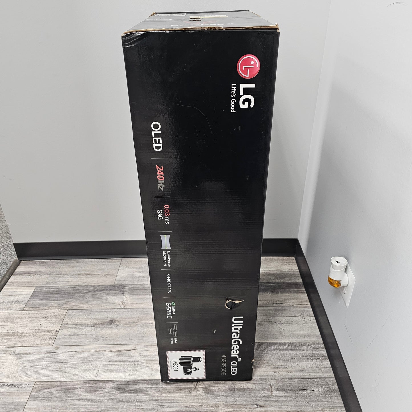LG 45" 45GR9RQE WQHD OLED 240Hz Curved Gaming Monitor