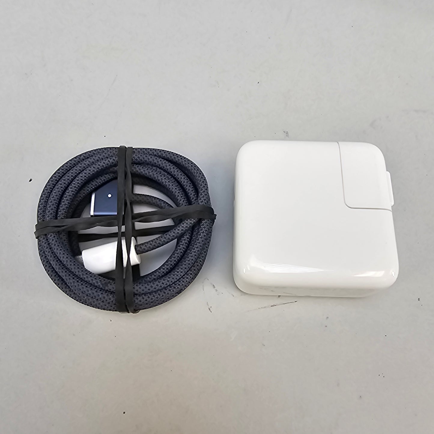 2022 Apple MacBook Air 13.6" M2 8C GPU 3.5GHz 8GB RAM 1TB SSD A2681