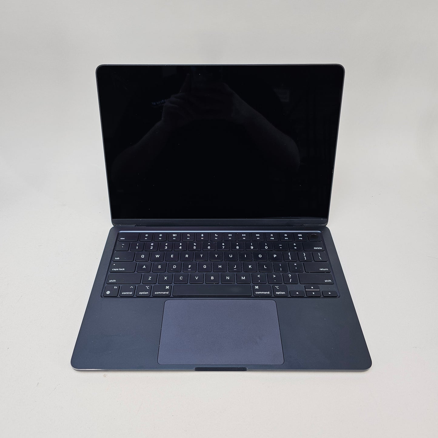 2022 Apple MacBook Air 13.6" M2 8C GPU 3.5GHz 8GB RAM 1TB SSD A2681