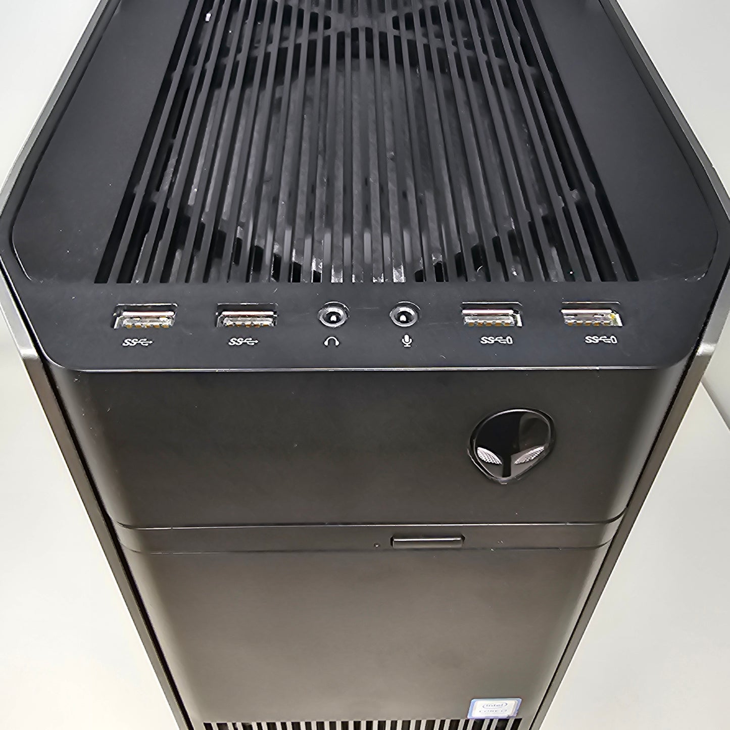 Alienware Aurora R6 i7-7700 16GB RAM 2TB GeForce GTX 1080