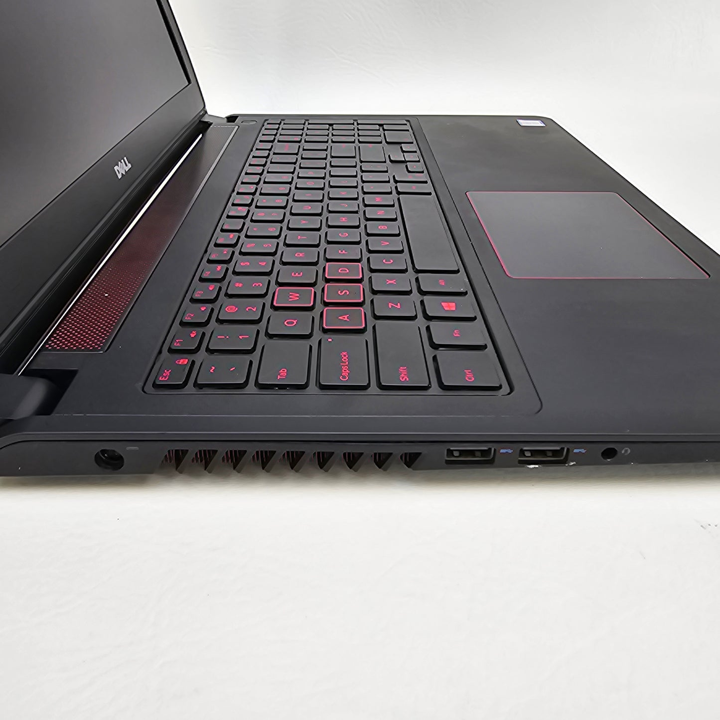 Dell Inspiron 15 5577 15.6"  i5-7300HQ 2.5GHz 8GB RAM 256GB SSD GeForce GTX 1050