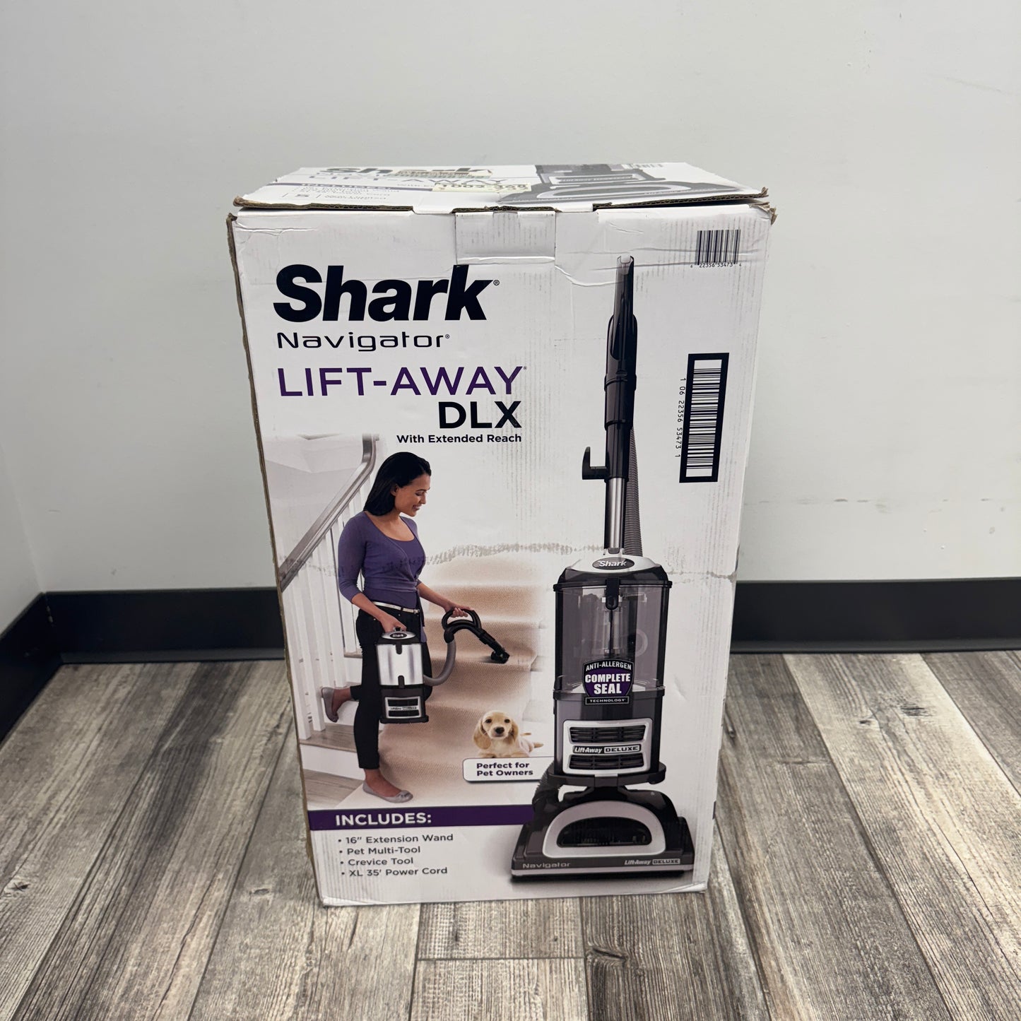New Shark Navigator Lift-Away Deluxe Vacuum Cleaner UV440