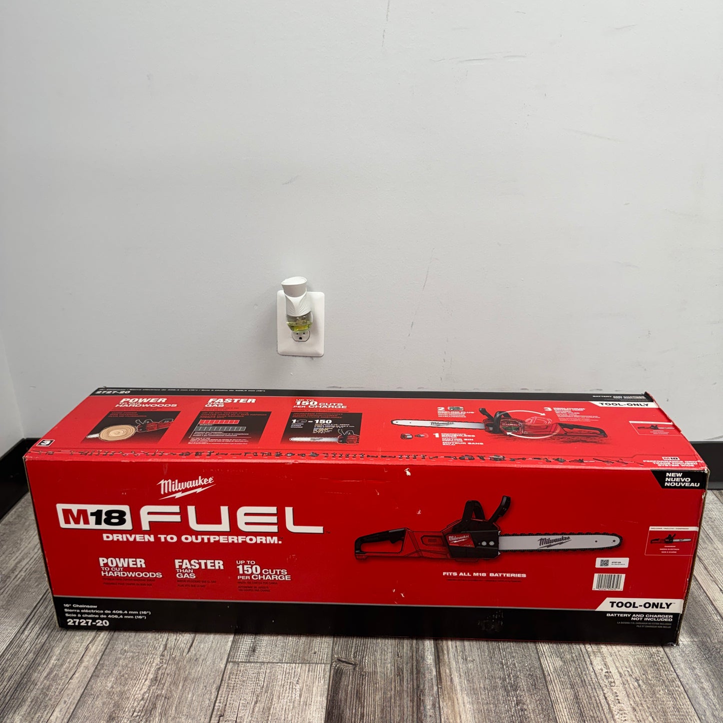 New Milwaukee 2727-20 M18 18V Chain Saw