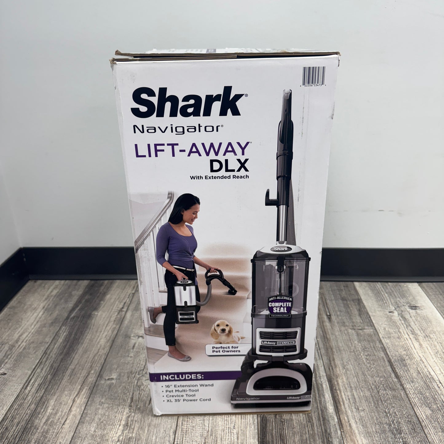 New Shark Navigator Lift-Away Deluxe Vacuum Cleaner UV440