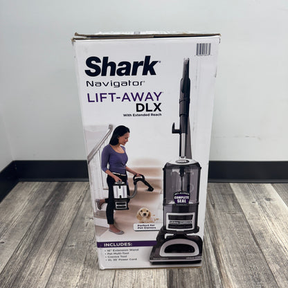 New Shark Navigator Lift-Away Deluxe Vacuum Cleaner UV440