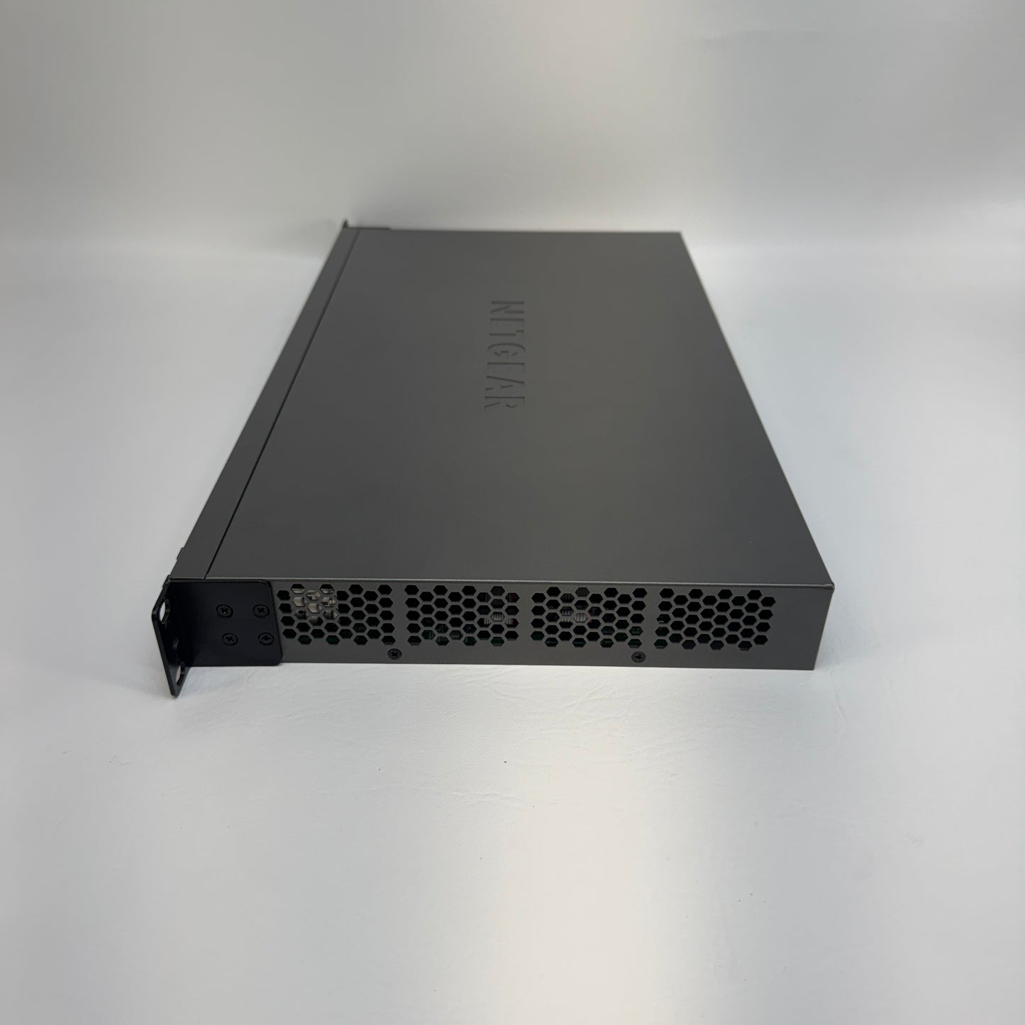 NETGEAR 24-Port Gigabit Ethernet GS728TPPV3 Ethernet Smart Switch GS728TPPV3
