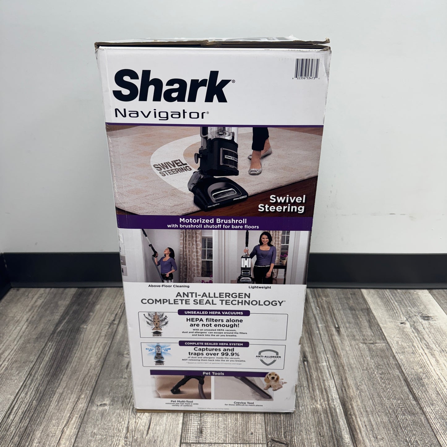 New Shark Navigator Lift-Away Deluxe Vacuum Cleaner UV440