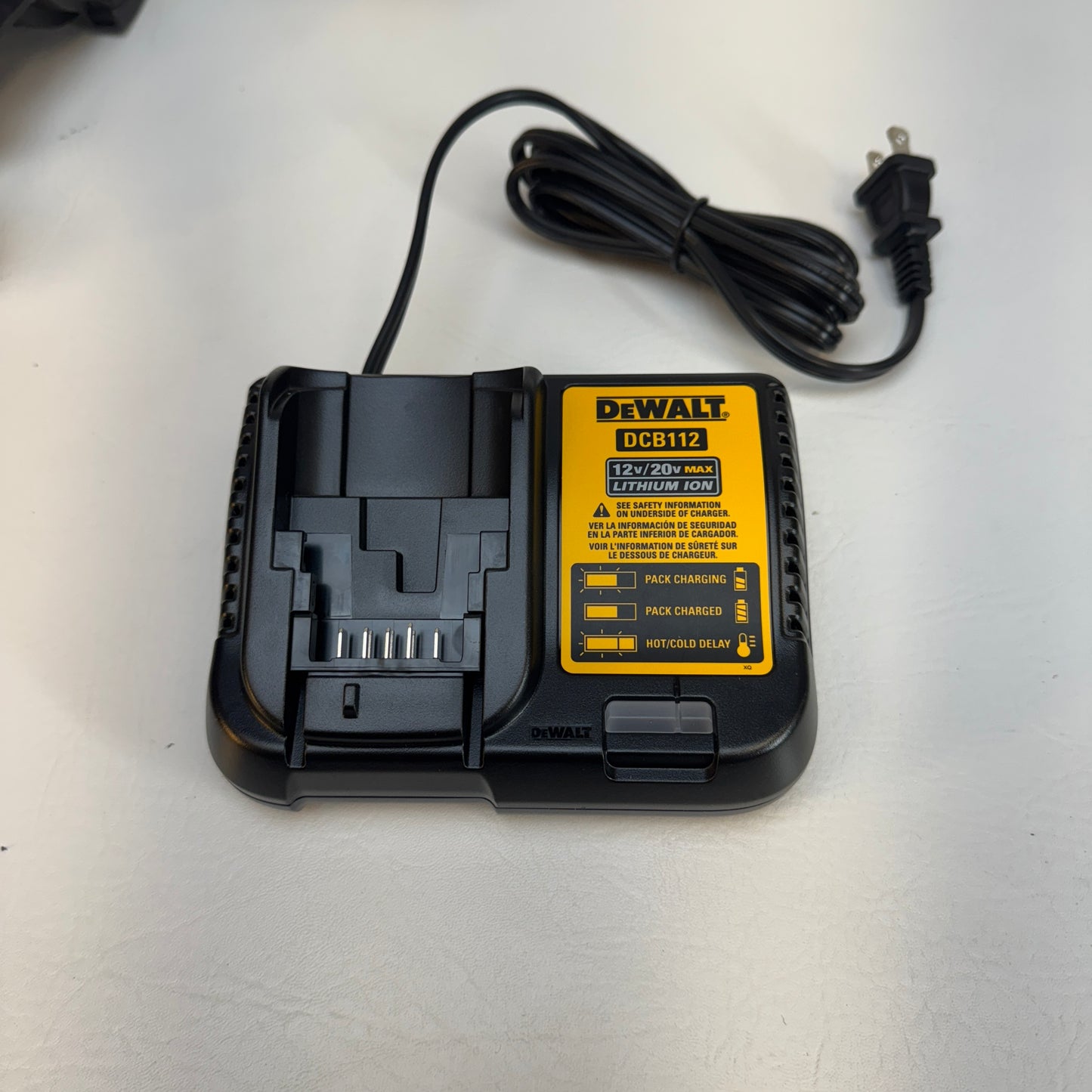 DeWalt DCN45RND1 20V MAX 15 Coil Roofer Nailer Kit