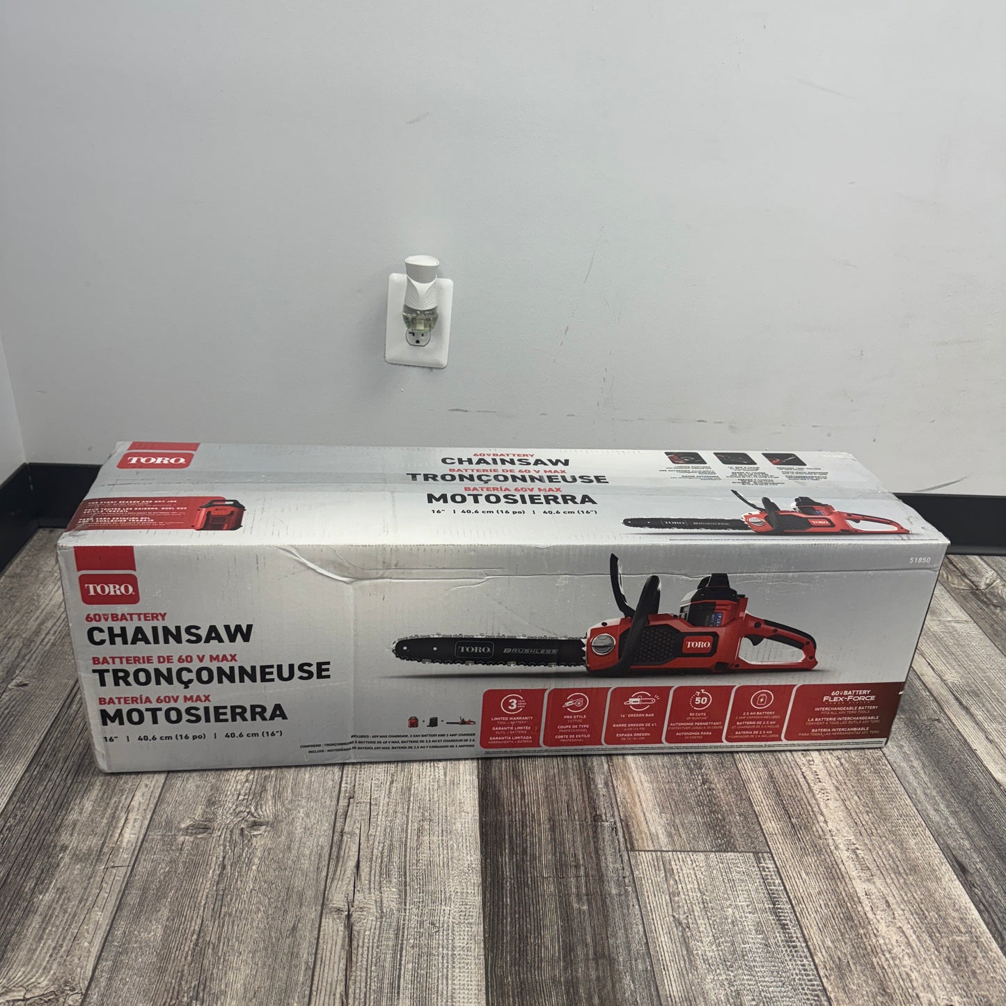 New Toro 51850 60V Cordless Chainsaw