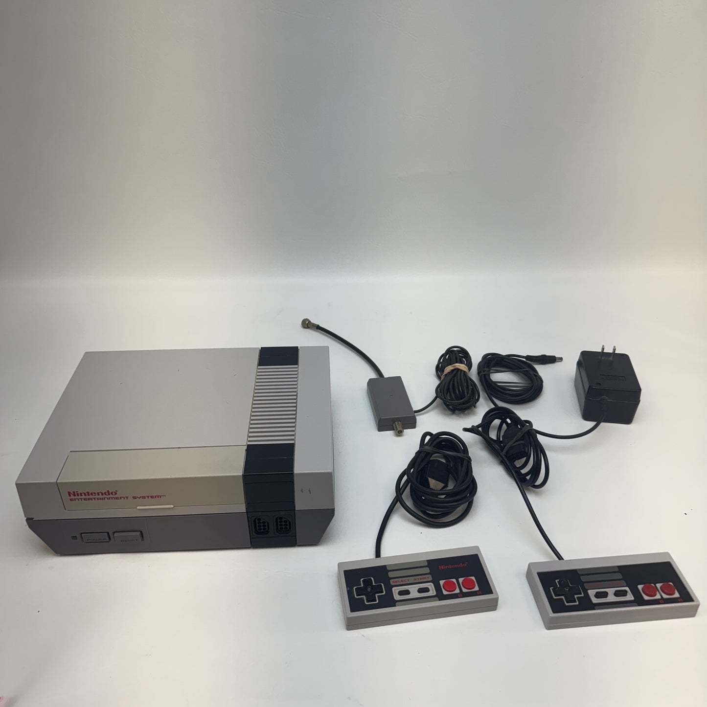 Nintendo Entertainment System NES Video Game Console NES-001 Gray