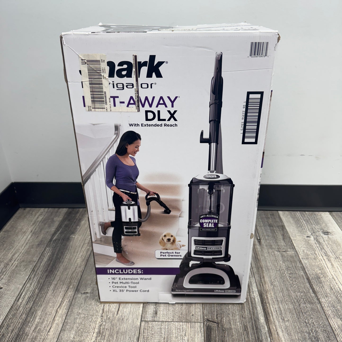 New Shark Navigator Lift-Away Deluxe Vacuum Cleaner UV440