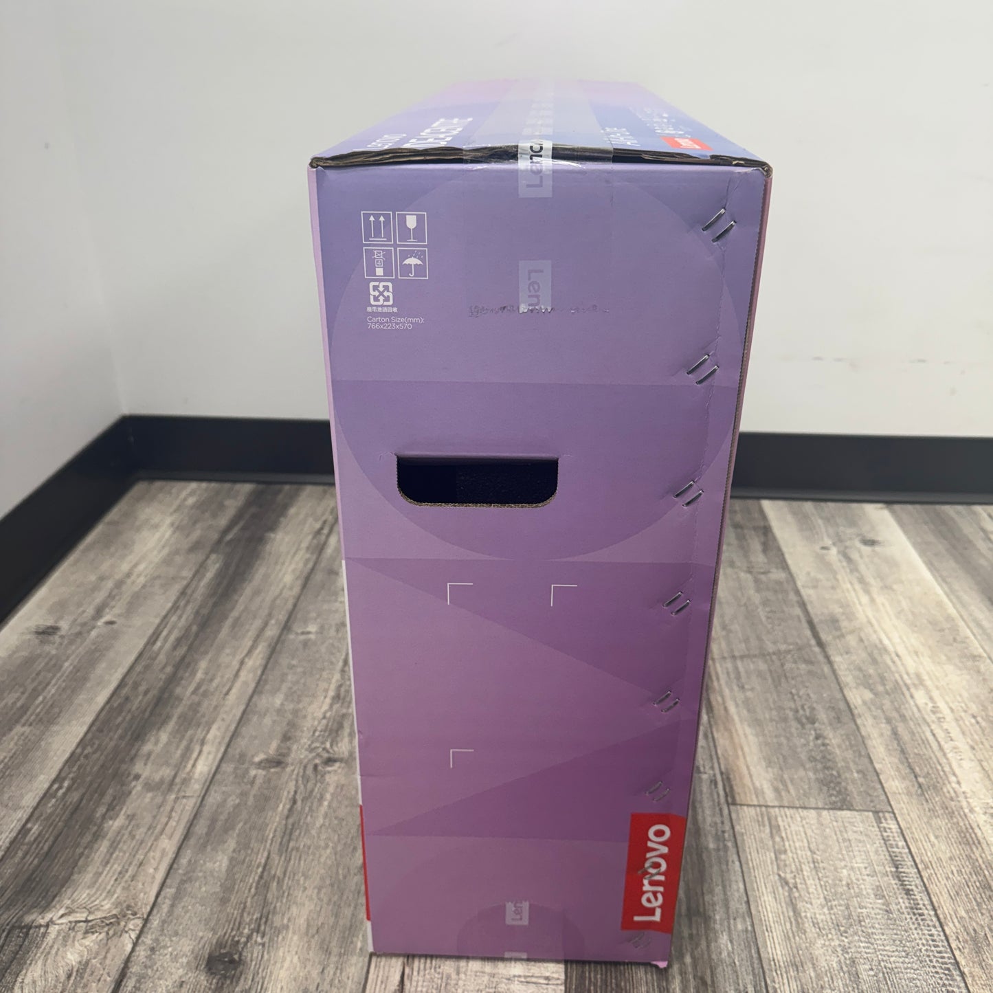 New Lenovo IdeaCentre AIO 27ARR9 F0HQ0060US 27" Ryzen 5 7535HS 3.30GHz 16GB RAM