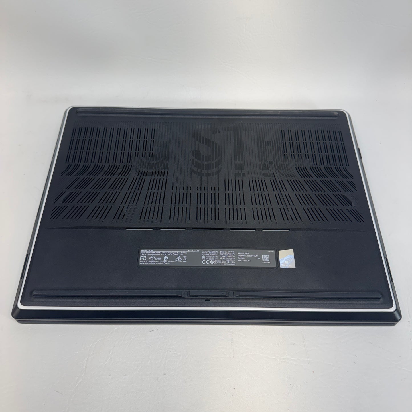 Asus ROG Strix Scar 18 G835L 18" Core Ultra 9 275HX 64GB RAM 2TB SSD RTX 5090