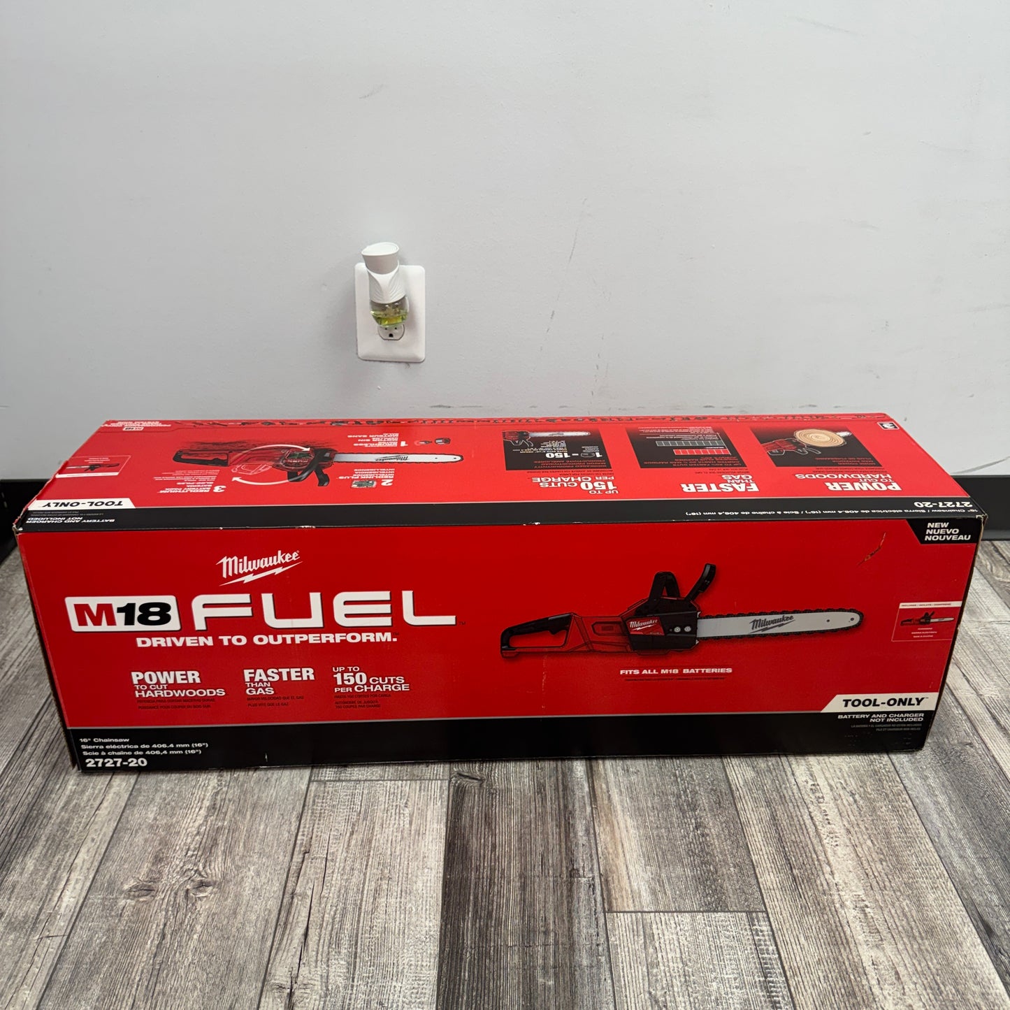 New Milwaukee 2727-20 M18 18V Chain Saw