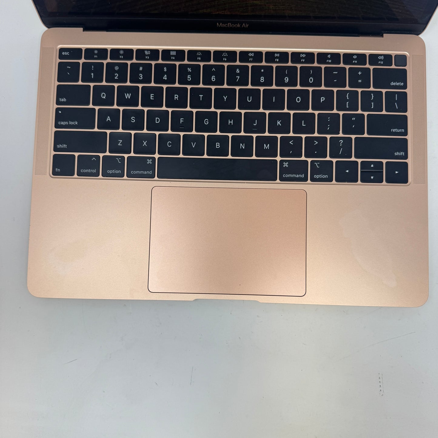 2019 Apple MacBook Air 13.3" i5 1.6GHz 8GB RAM 128GB SSD Gold A1932
