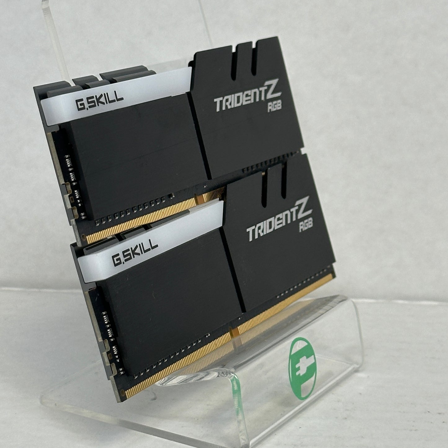 G.Skill Trident Z RGB 16GB (2x8GB) RAM DDR4 2133MHz F4-3200C16D-16GTZR