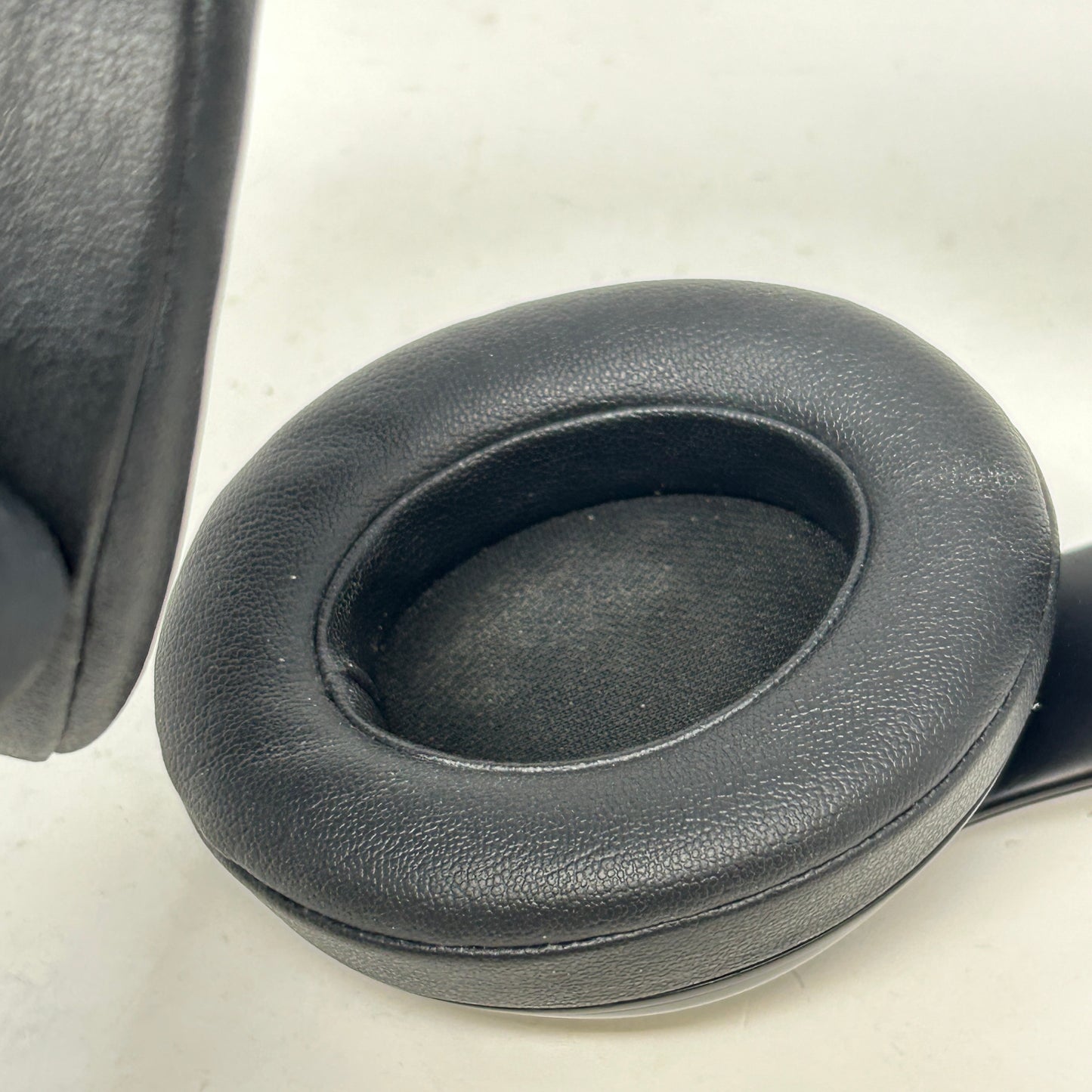 Beats Studio3 Wireless Over-Ear Bluetooth Headphones Black MX3X2LL/A