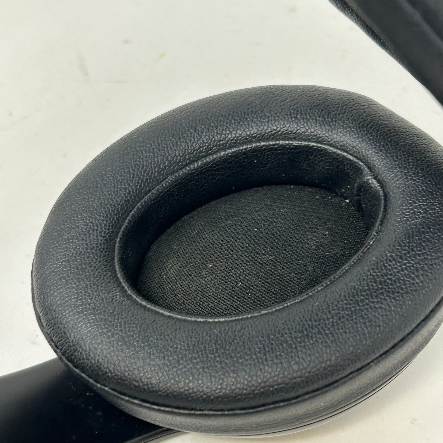 Beats Studio3 Wireless Over-Ear Bluetooth Headphones Black MX3X2LL/A