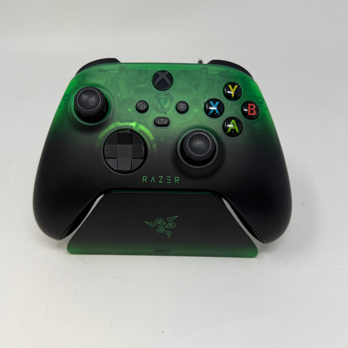 Razer Xbox Wireless Controller & Charging Stand RZ87-04720400-B3U1