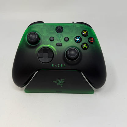 Razer Xbox Wireless Controller & Charging Stand RZ87-04720400-B3U1