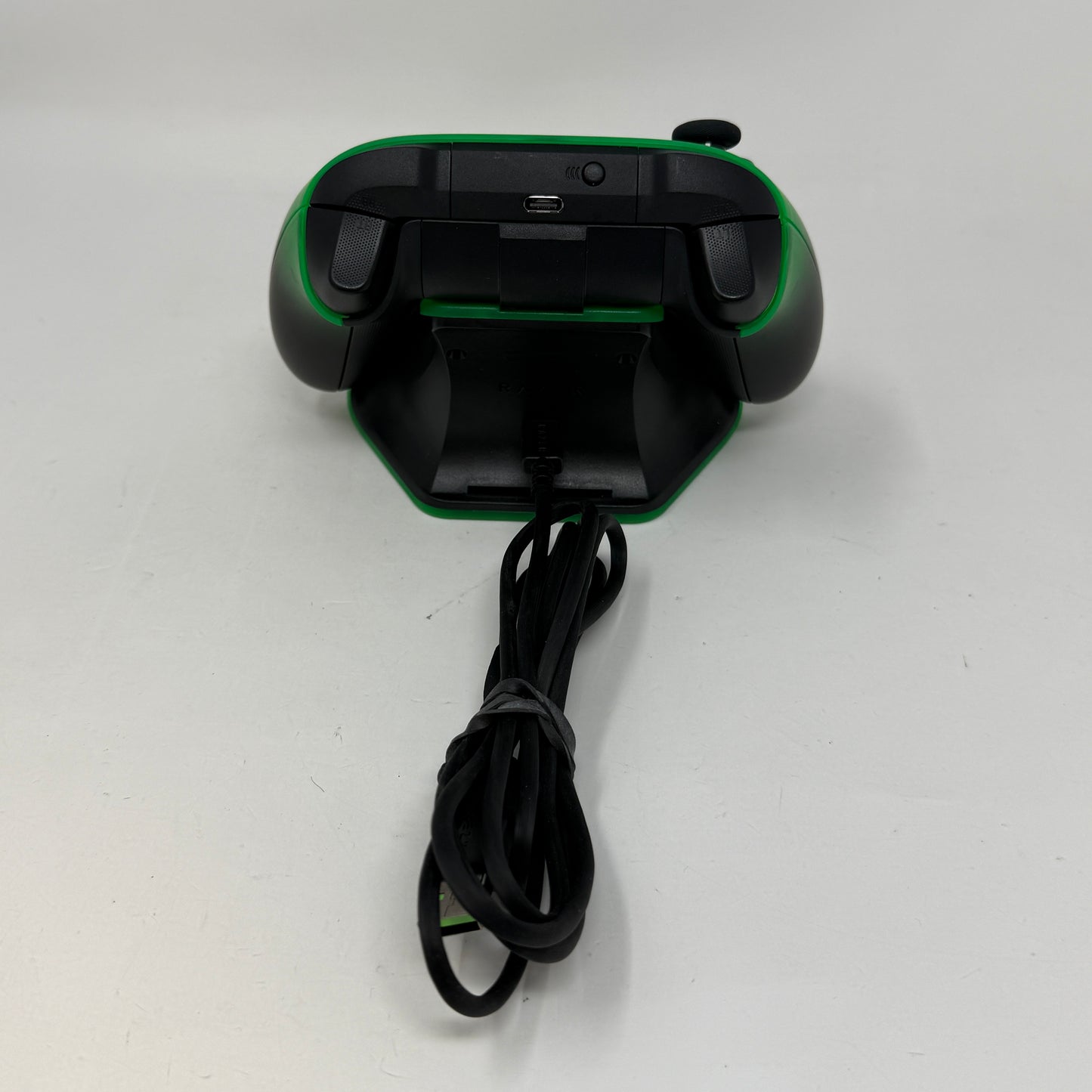 Razer Xbox Wireless Controller & Charging Stand RZ87-04720400-B3U1