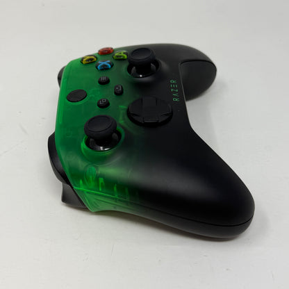 Razer Xbox Wireless Controller & Charging Stand RZ87-04720400-B3U1
