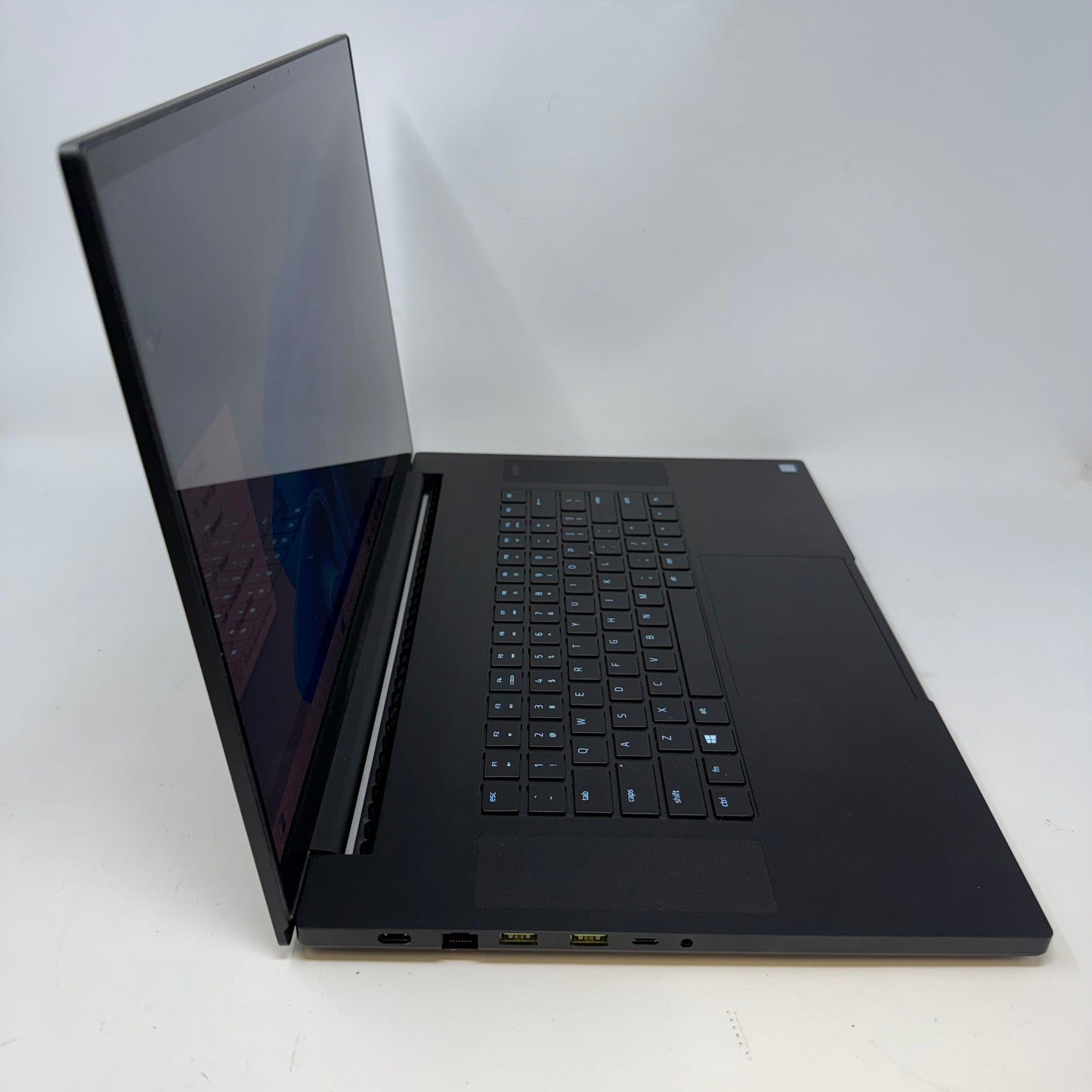 Razer Blade Pro 17 RZ09-0314 17.3" i7-9750H 2.6GHz 32GB RAM 1TB SSD GeForce RTX 