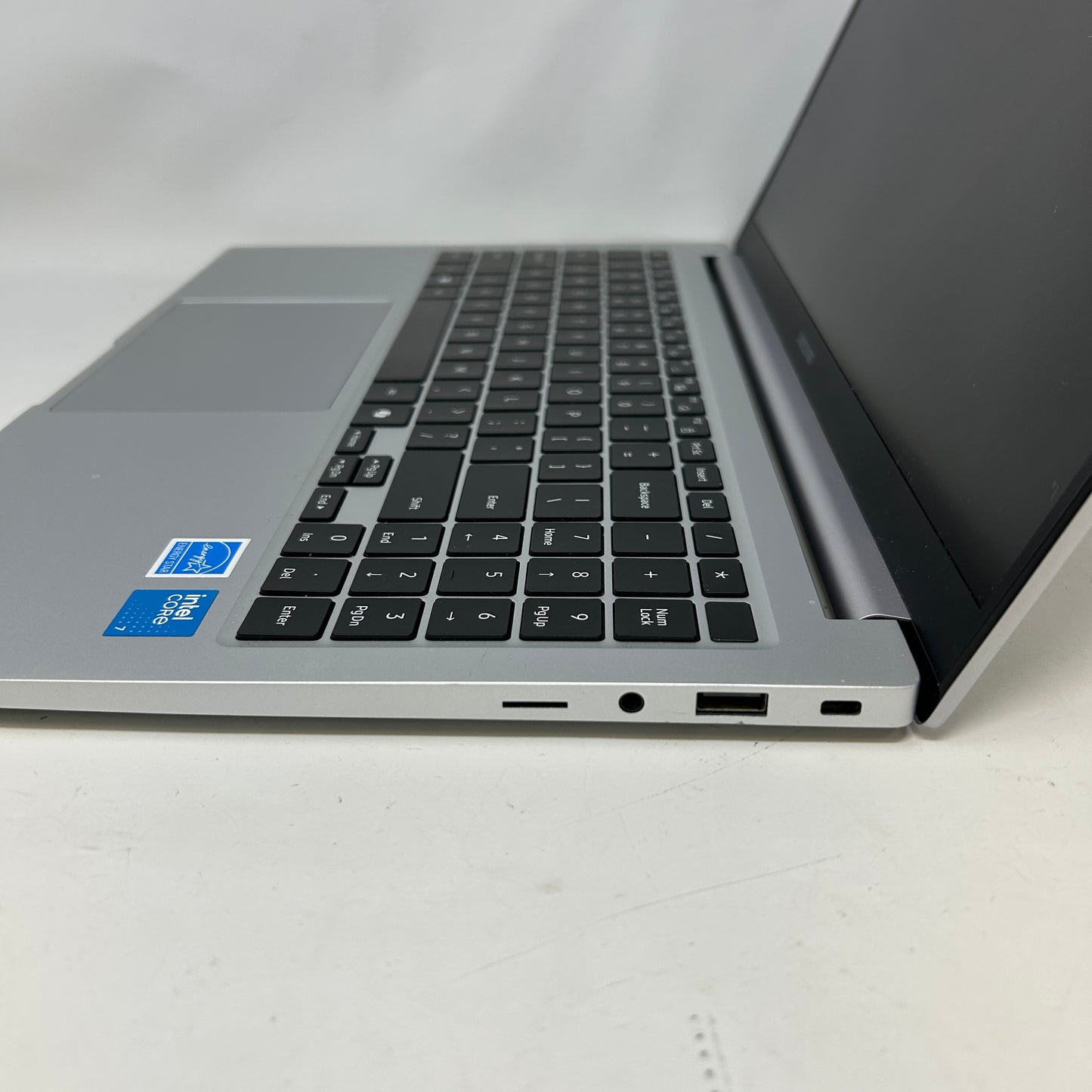 Samsung Galaxy Book4 7MGK9JBP 15.6" Athlon Gold 3150U 1.8GHz 16GB RAM 512GB SSD