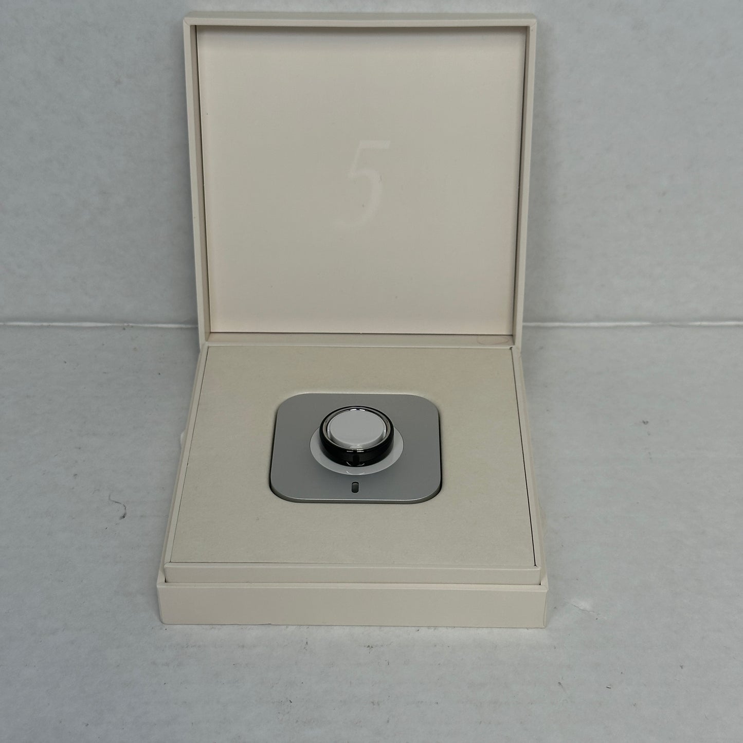 Oura Ring Gen 5 Size 8 Black Smart Ring Activity Tracker JZ90-54144-08