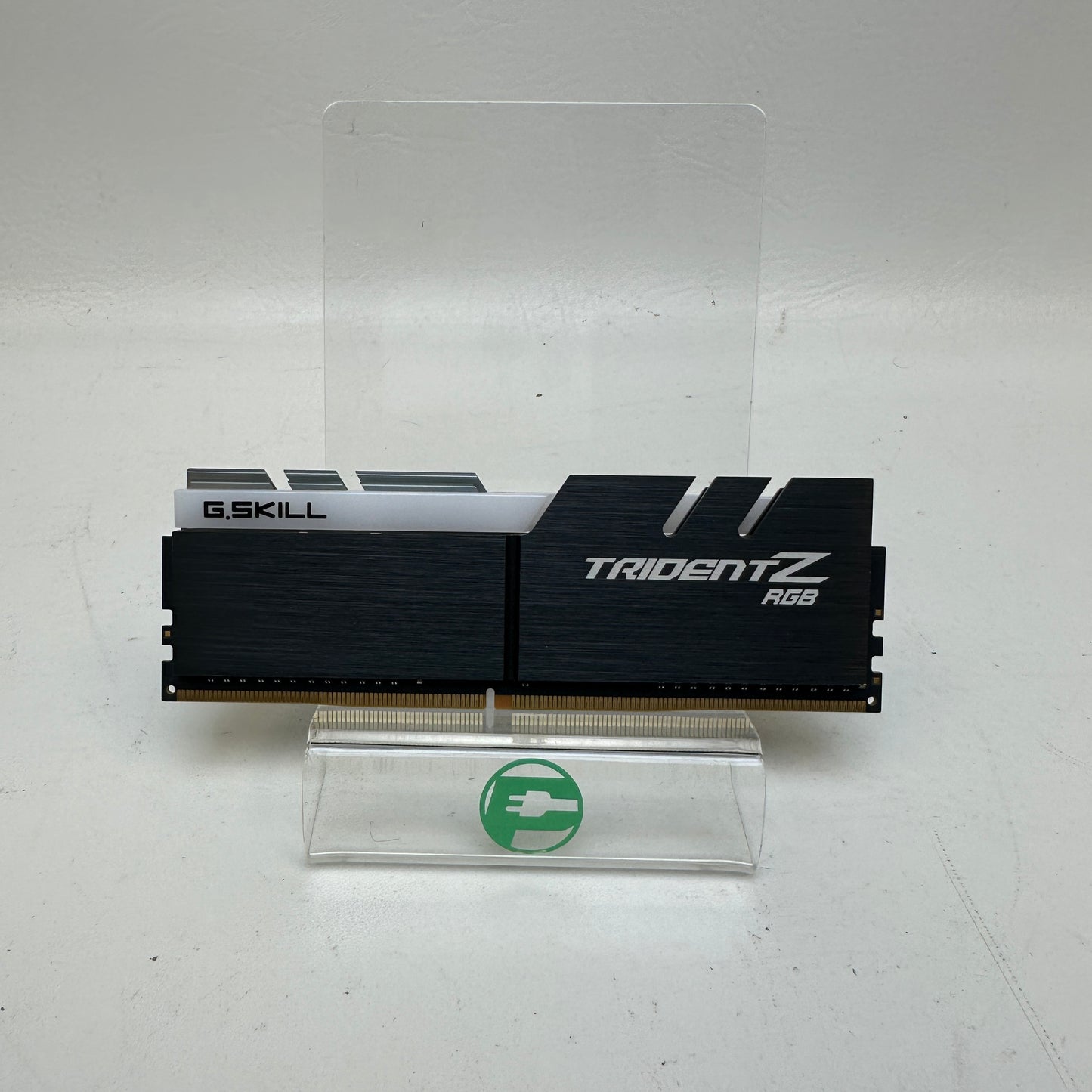 G.Skill Trident Z RGB 8GB (1x8GB) RAM DDR4 2133MHz F4-3200C16D-16GTZR