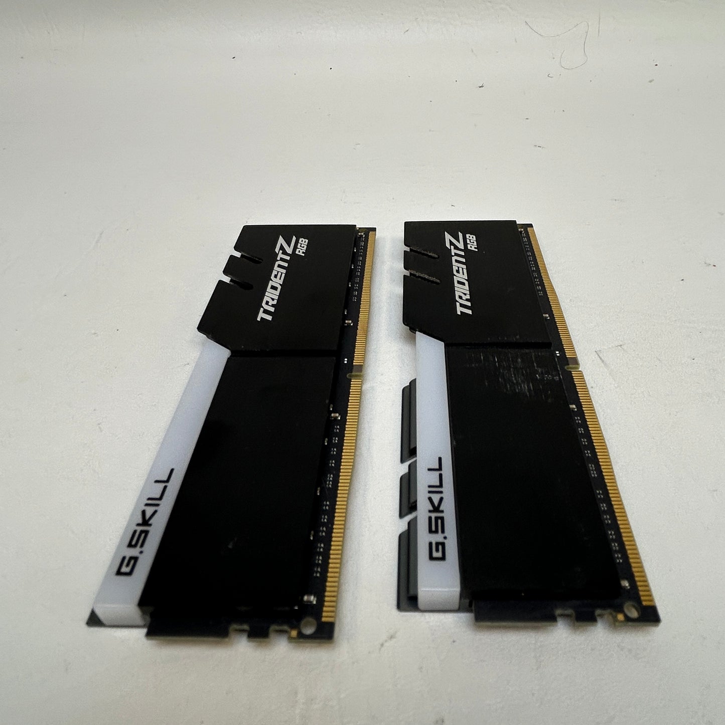 G.Skill Trident Z RGB 32GB (2x16GB) RAM DDR4 3200MHz F4-3200C16D-32GTZR