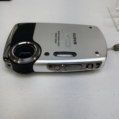 Fujifilm FinePix XP20 14.2MP Compact Digital Camera Silver