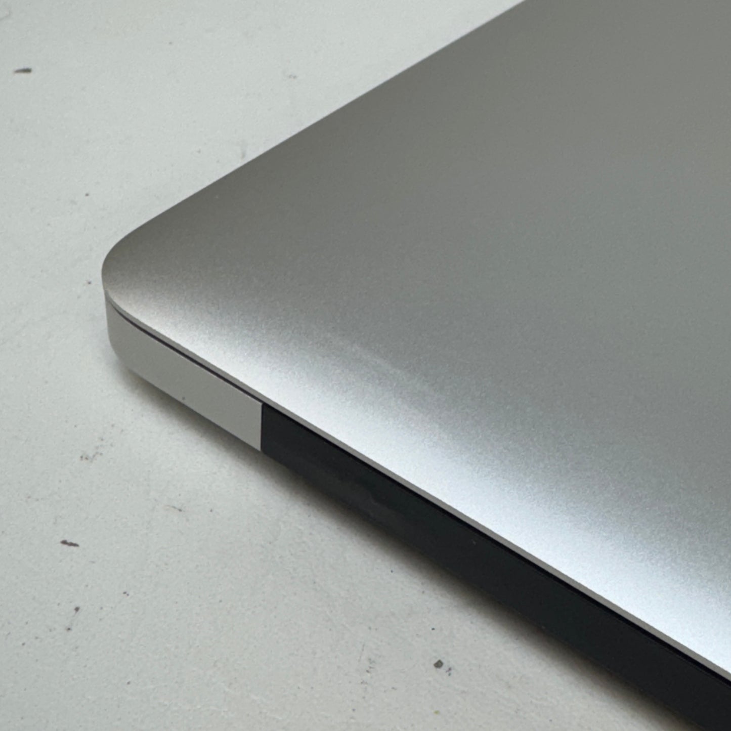 2017 Apple MacBook Air 13.3" i5 1.8GHz 8GB RAM 256GB SSD Silver A1466