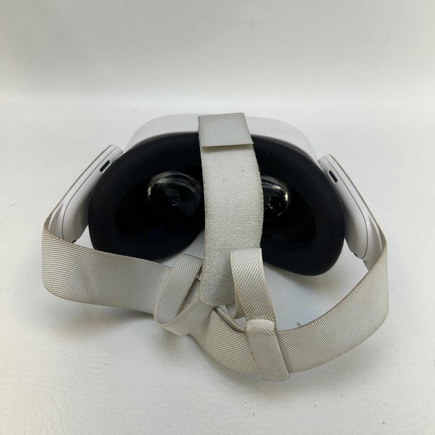 Meta Quest 3S 128GB Standalone All-in-One VR Headset P97