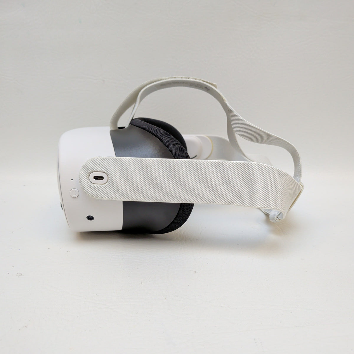 Meta Quest 3S 128GB Standalone All-in-One VR Headset P97