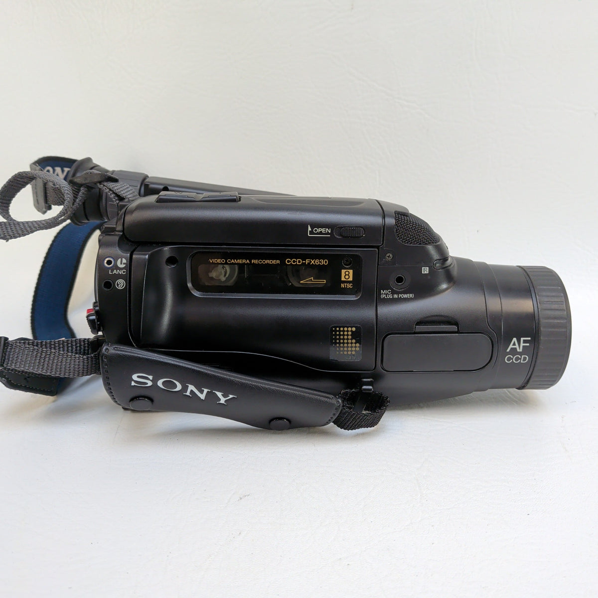 Sony Handycam Video 8 Camcorder CCD-FX630