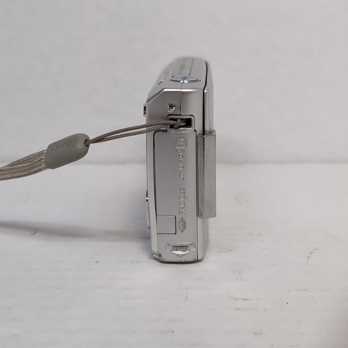 Sony Cyber-Shot DSC-T100 8.1MP Compact Digital Camera read