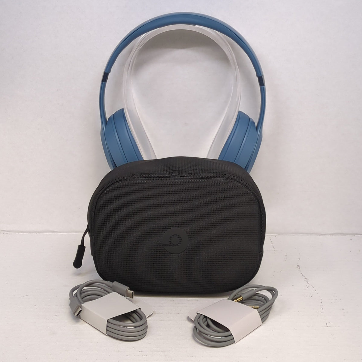 Beats Solo4 Wireless On-Ear Bluetooth Headphones Cloud Blue MUW33LL/A