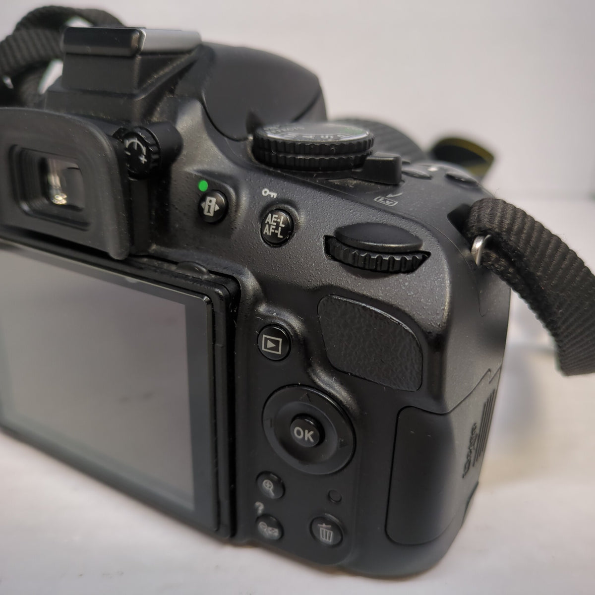 Nikon D5100 16.2MP Digital SLR DSLR Camera w/ 18-55mm VR Lens