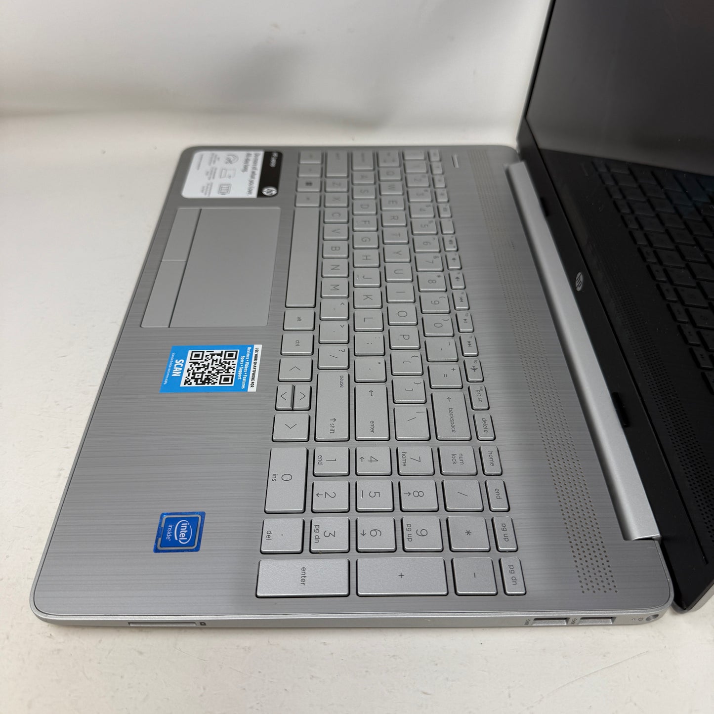 HP Laptop 15-DW1033DX 15.6" Celeron N4020 1.1GHz 16GB RAM 1TB SSD