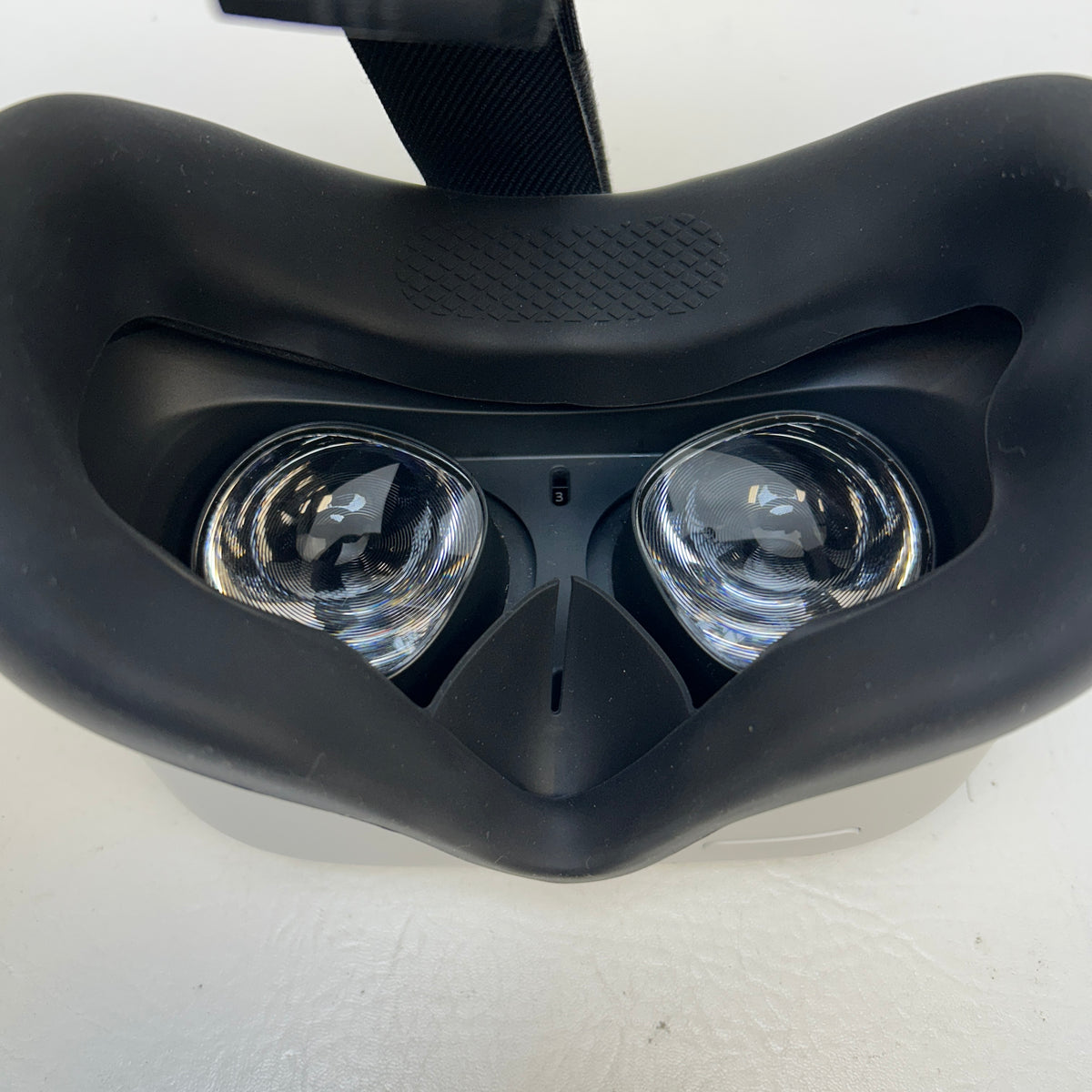 Oculus Quest 2 64GB Standalone All-in-One VR Headset KW49CM