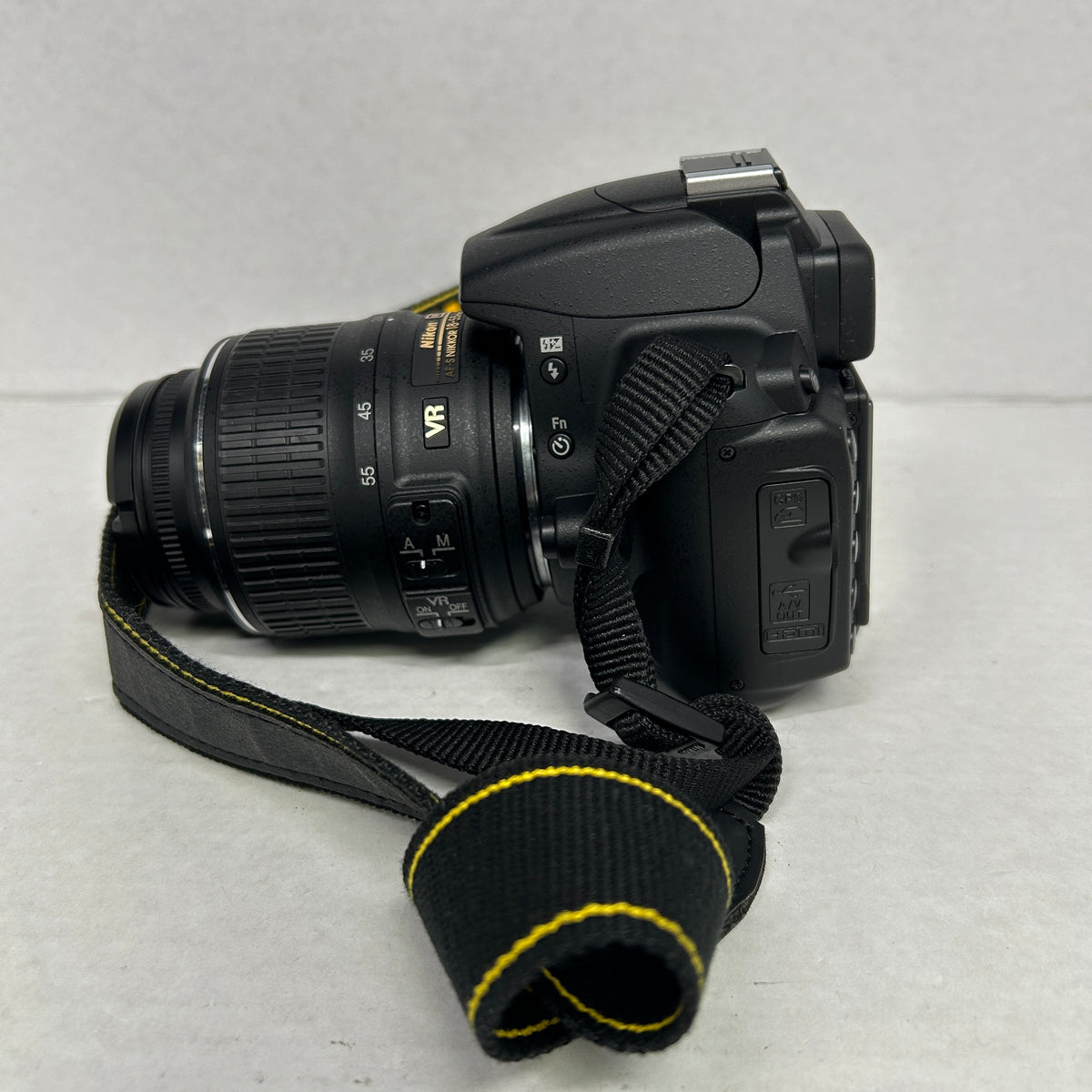 Nikon D5000 12.3MP Digital SLR DSLR Camera