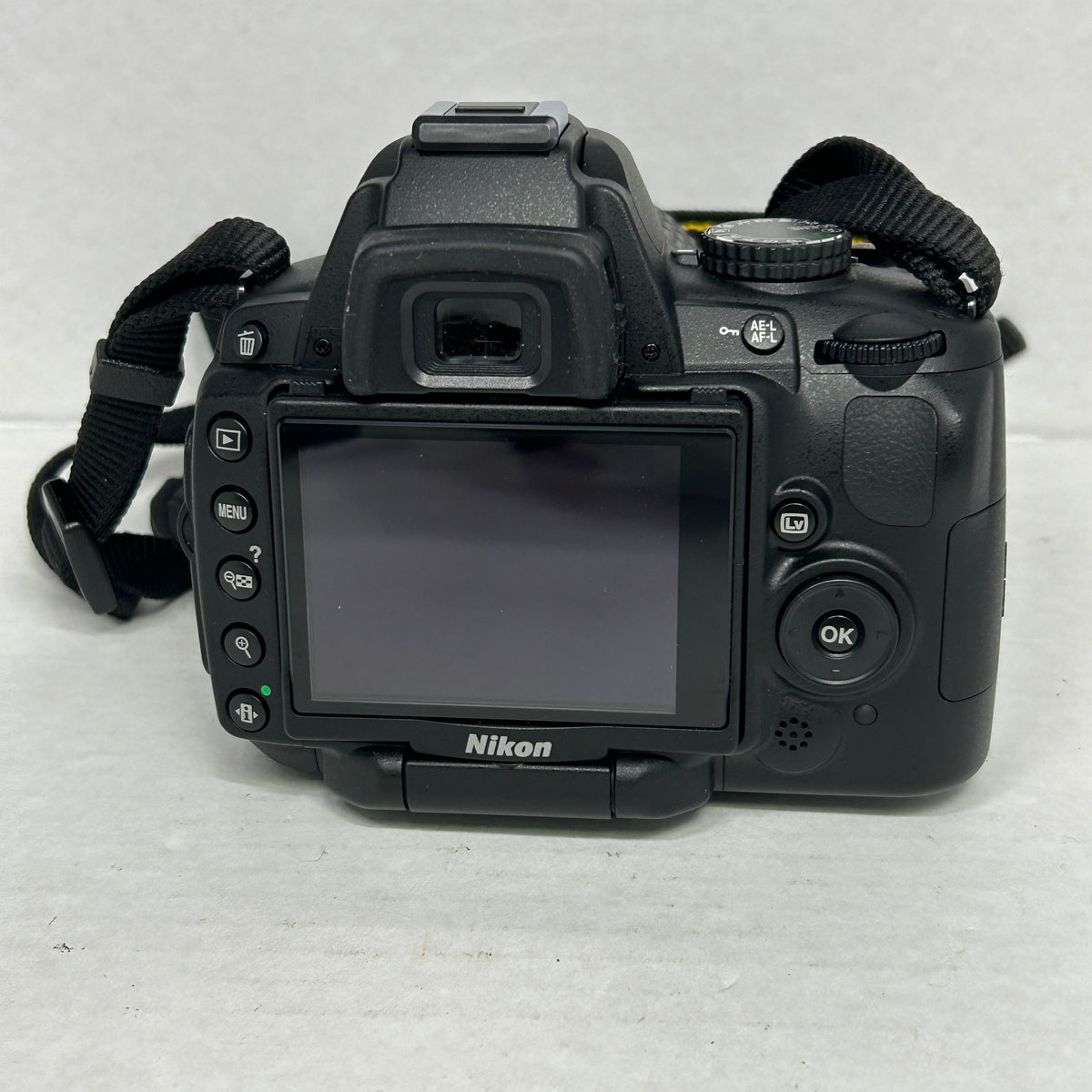 Nikon D5000 12.3MP Digital SLR DSLR Camera