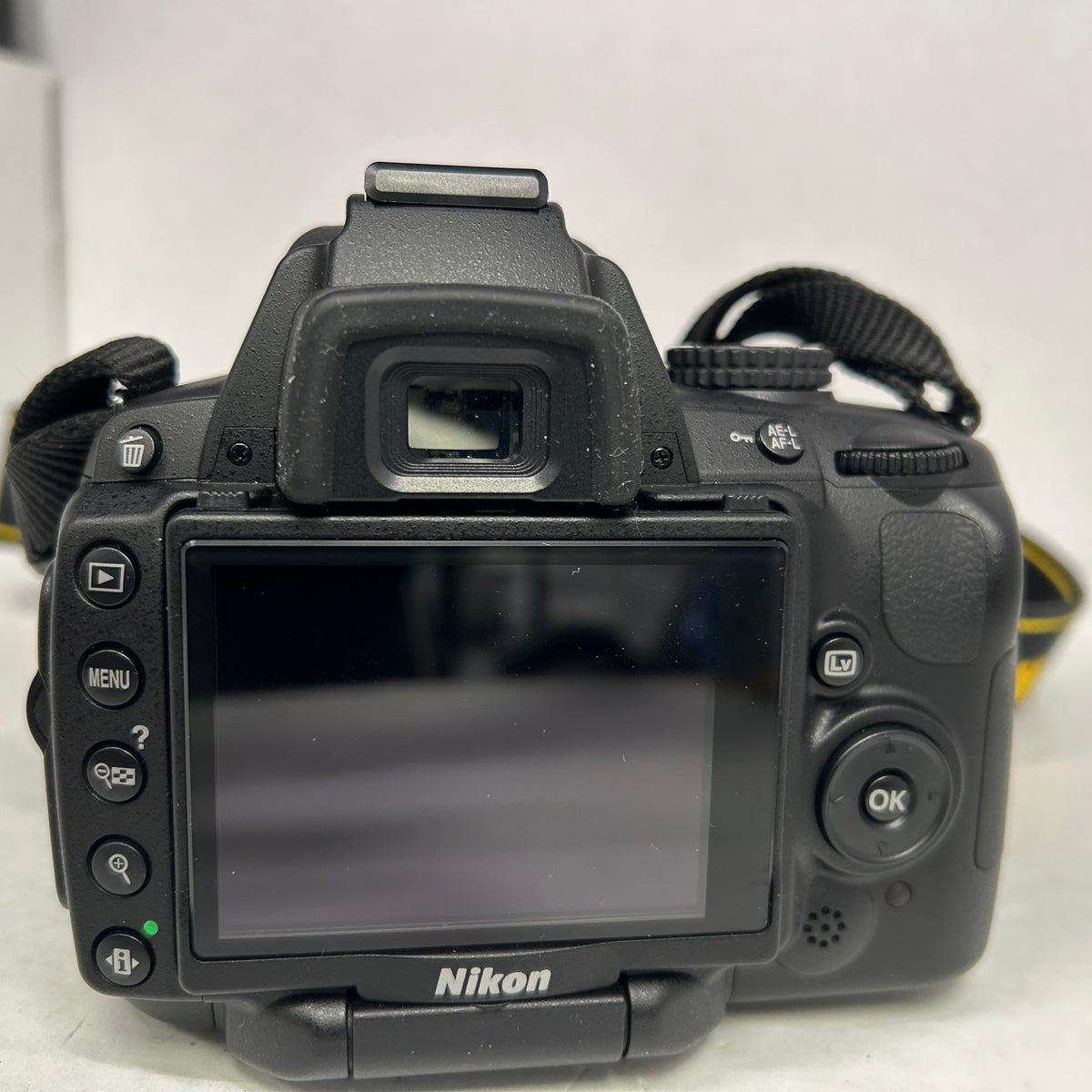 Nikon D5000 12.3MP Digital SLR DSLR Camera