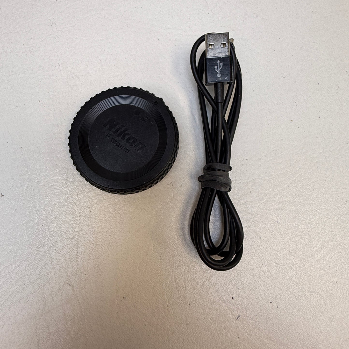 Nikon D3300 24.2MP Digital SLR DSLR Camera w/ Nikon 18-55mm Lens